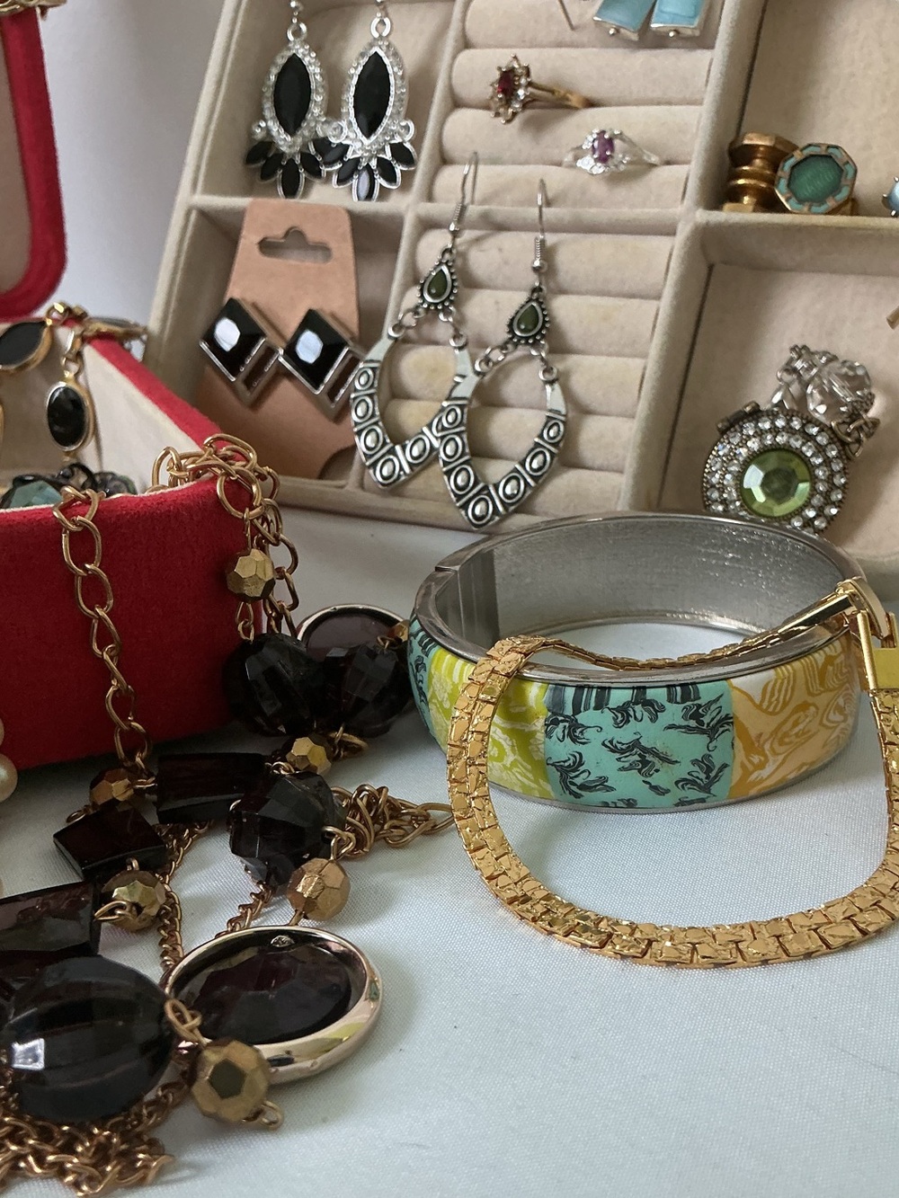 VINTAGE JEWELRY 35-Piece  BUNDLE SELLABLE & WEARABLE - Picture 4 of 12